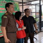 Kejati Jatim Pindahkan Tersangka Suap Meirizka Widjaja Ibunda Dari Ronald Tannur ke Kejagung